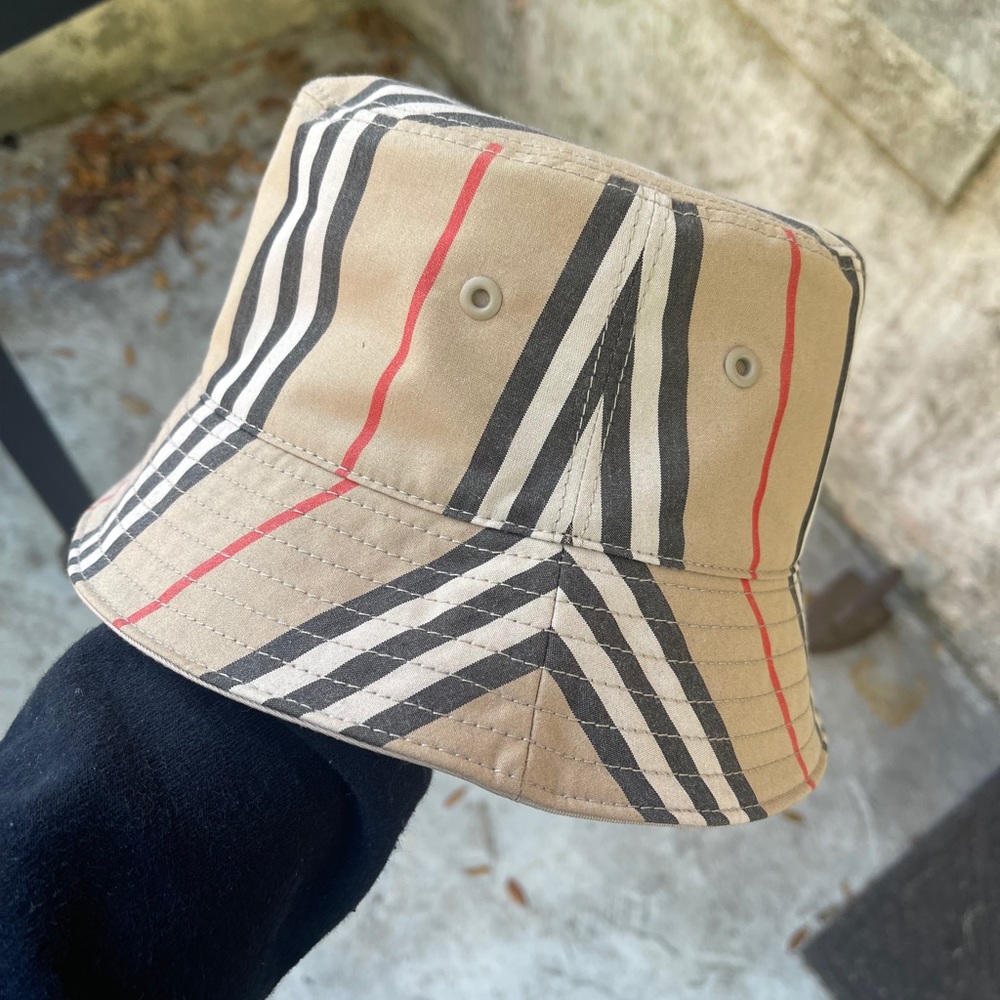Burberry hat